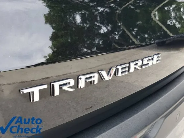 2025 Chevrolet Traverse LT photo 9