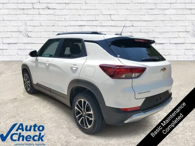 2025 Chevrolet Trailblazer LT photo 2