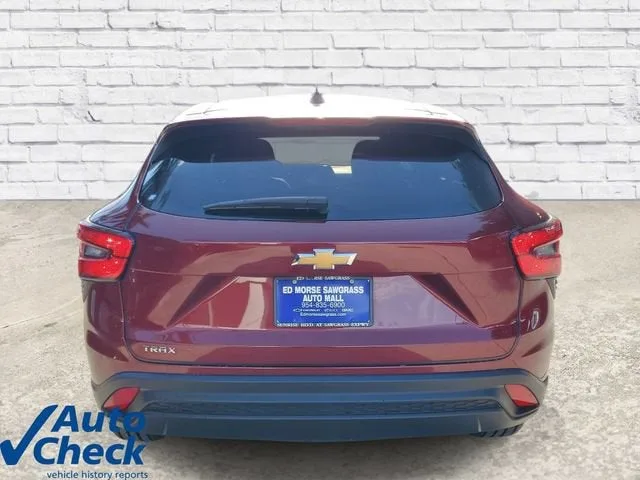 2024 Chevrolet Trax LS photo 3