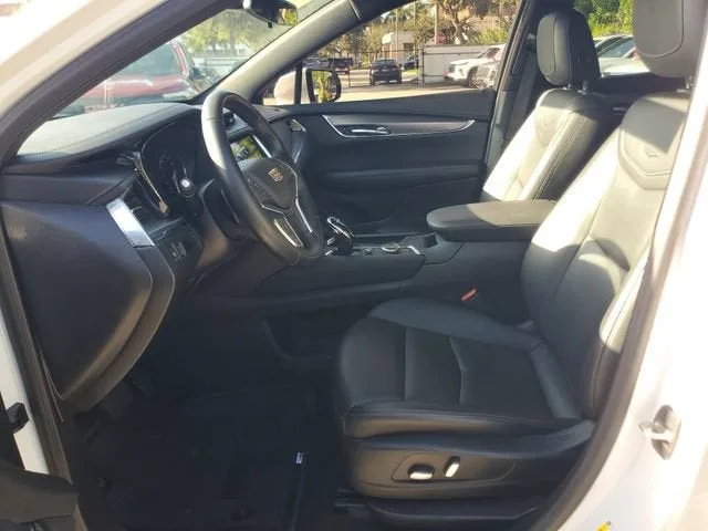 2023 Cadillac XT5 FWD Luxury photo 16