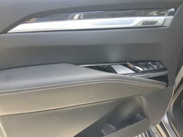 2026 Cadillac Escalade V-Series photo 18