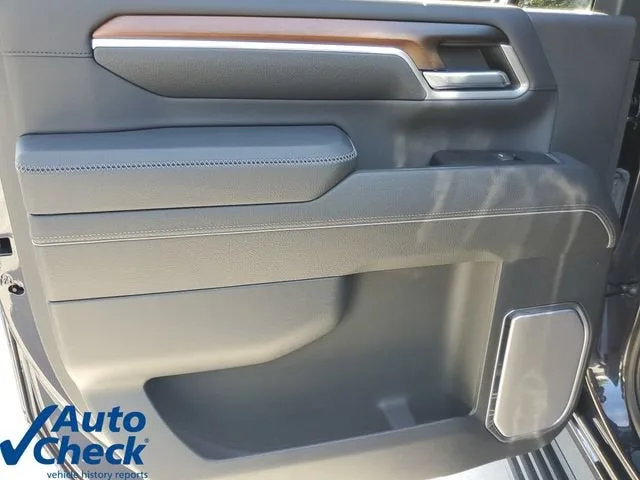 2025 GMC Sierra 2500 HD Denali photo 14