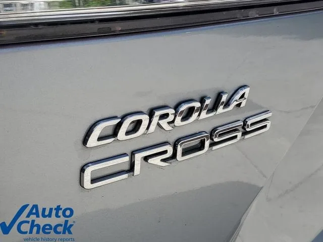 2023 Toyota Corolla Cross LE photo 10