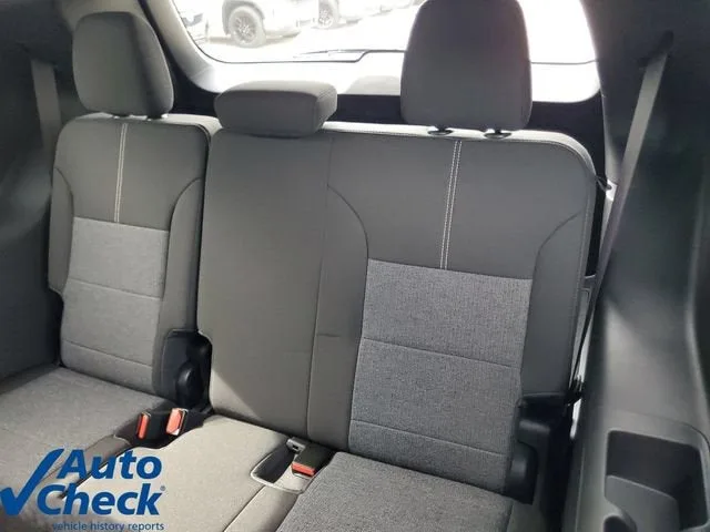 2025 GMC Acadia Elevation photo 12