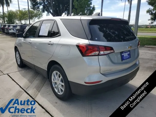 2022 Chevrolet Equinox LS photo 2