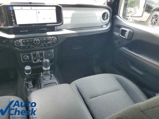 2024 Jeep Wrangler Sahara photo 16