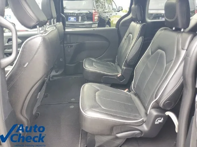 2026 Chrysler Pacifica Limited photo 13