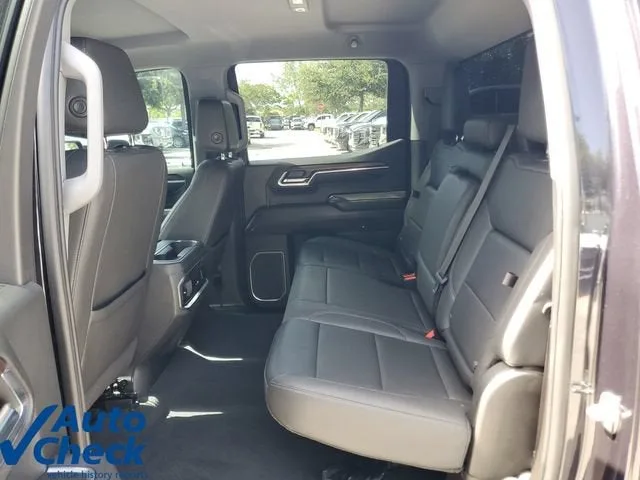 2023 GMC Sierra 1500 SLT photo 11