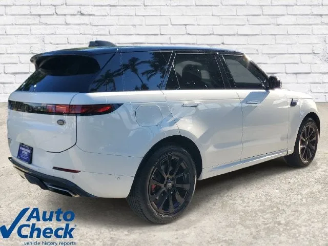 2023 Land Rover Range Rover Sport SE photo 4