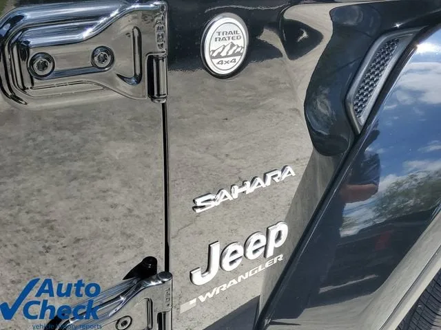 2024 Jeep Wrangler Sahara photo 8