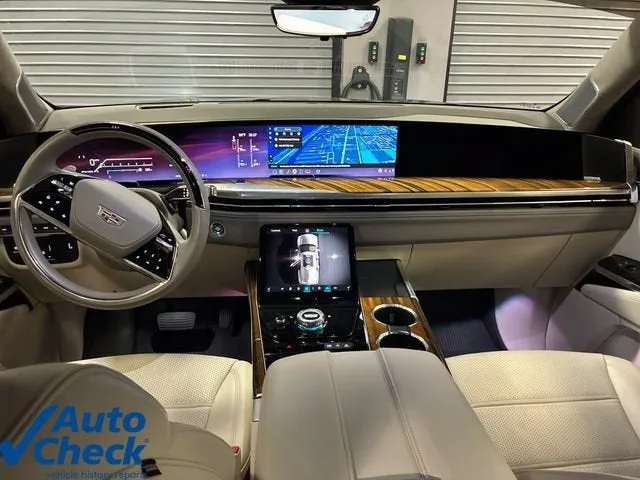 2025 Cadillac Escalade ESV Sport Platinum photo 13