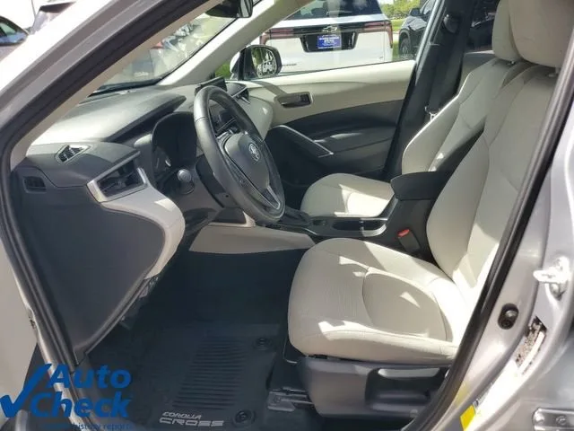 2023 Toyota Corolla Cross LE photo 18