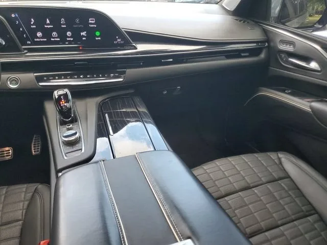 2024 Cadillac Escalade V-Series photo 18