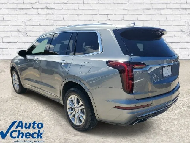 2024 Cadillac XT6 Luxury photo 2