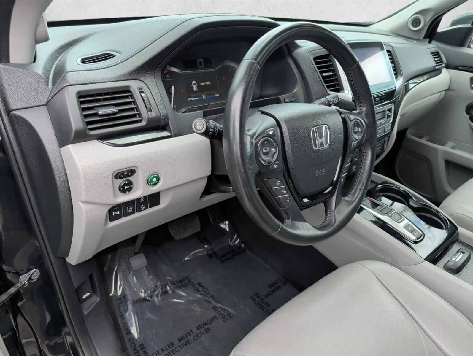 2016 Honda Pilot AWD Touring with DVD Rear Entertainment System and Navigation photo 9