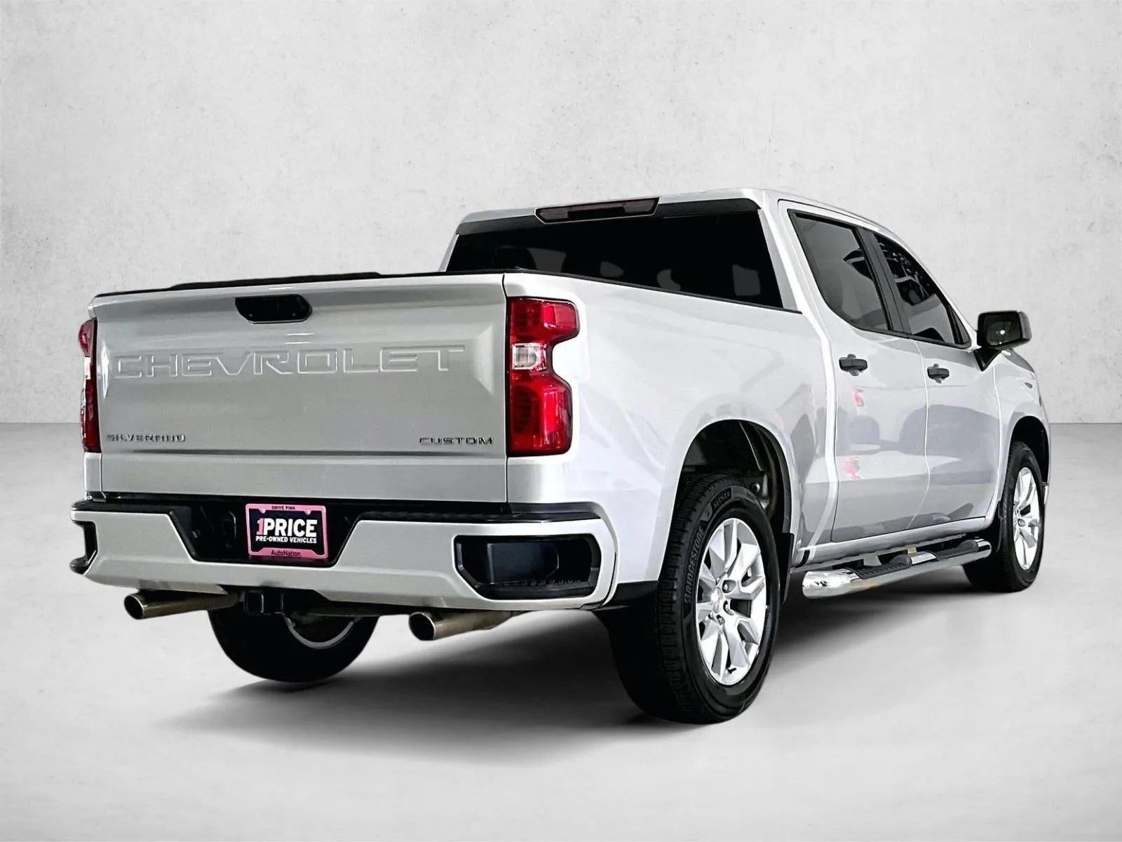 2022 Chevrolet Silverado 1500 Custom photo 2