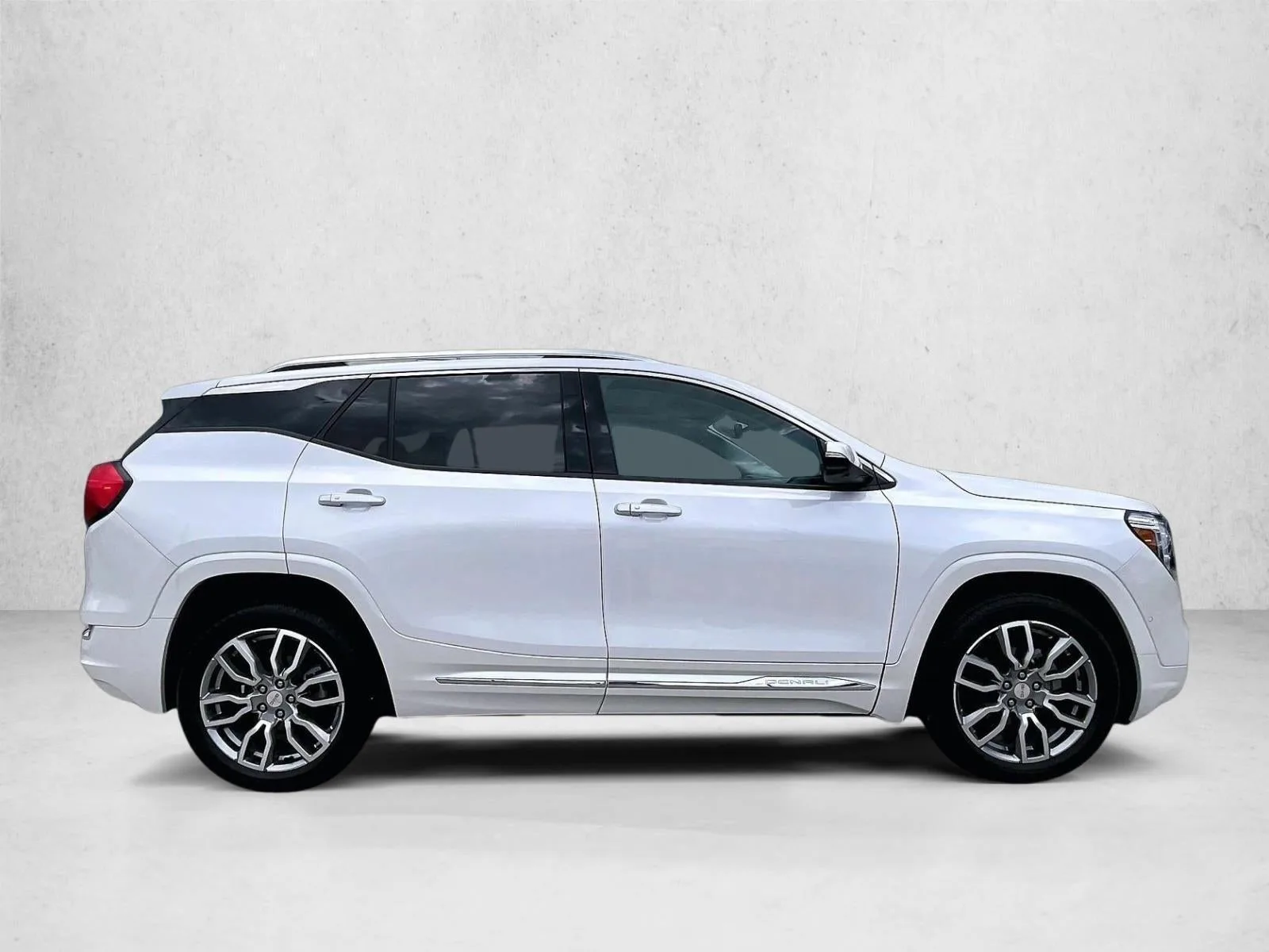 2024 GMC Terrain Denali photo 5