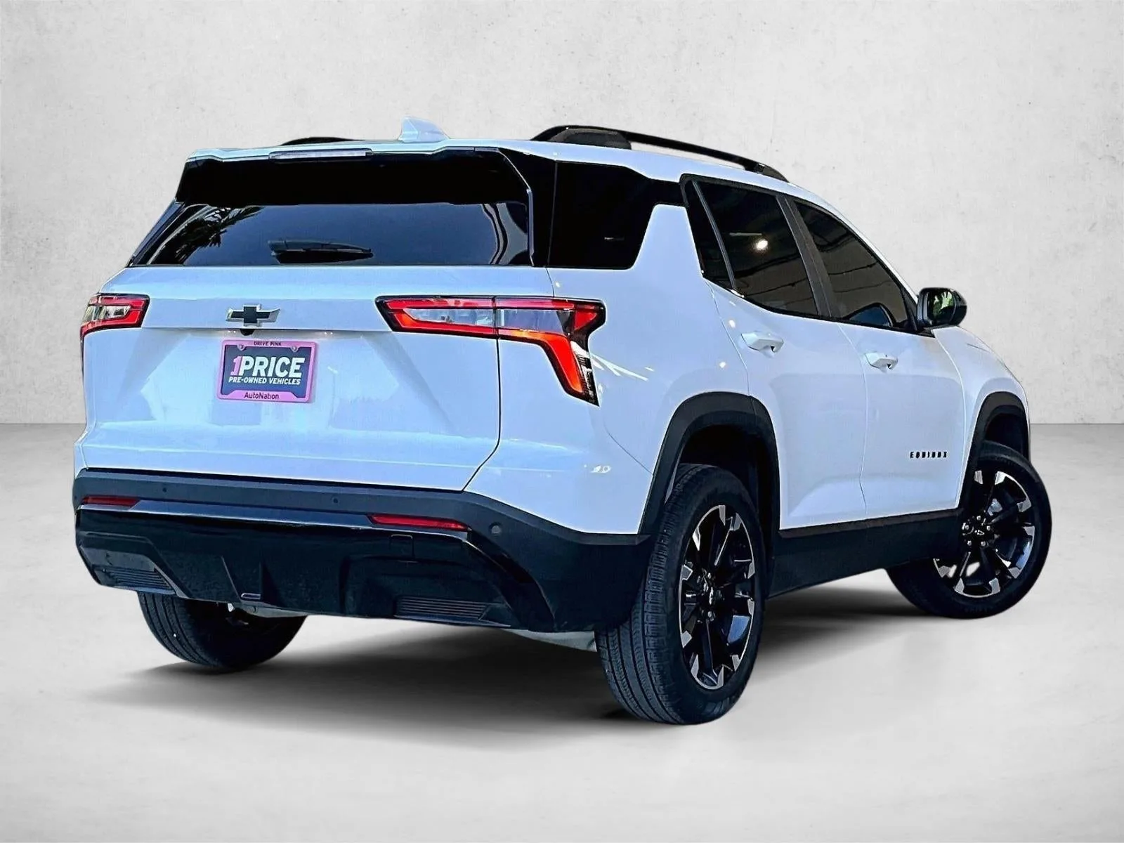 2025 Chevrolet Equinox RS photo 2