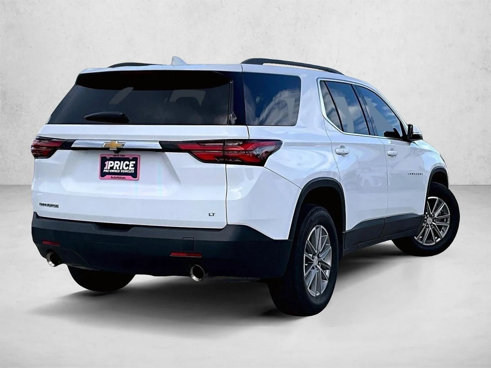 2023 Chevrolet Traverse LT Leather photo 2