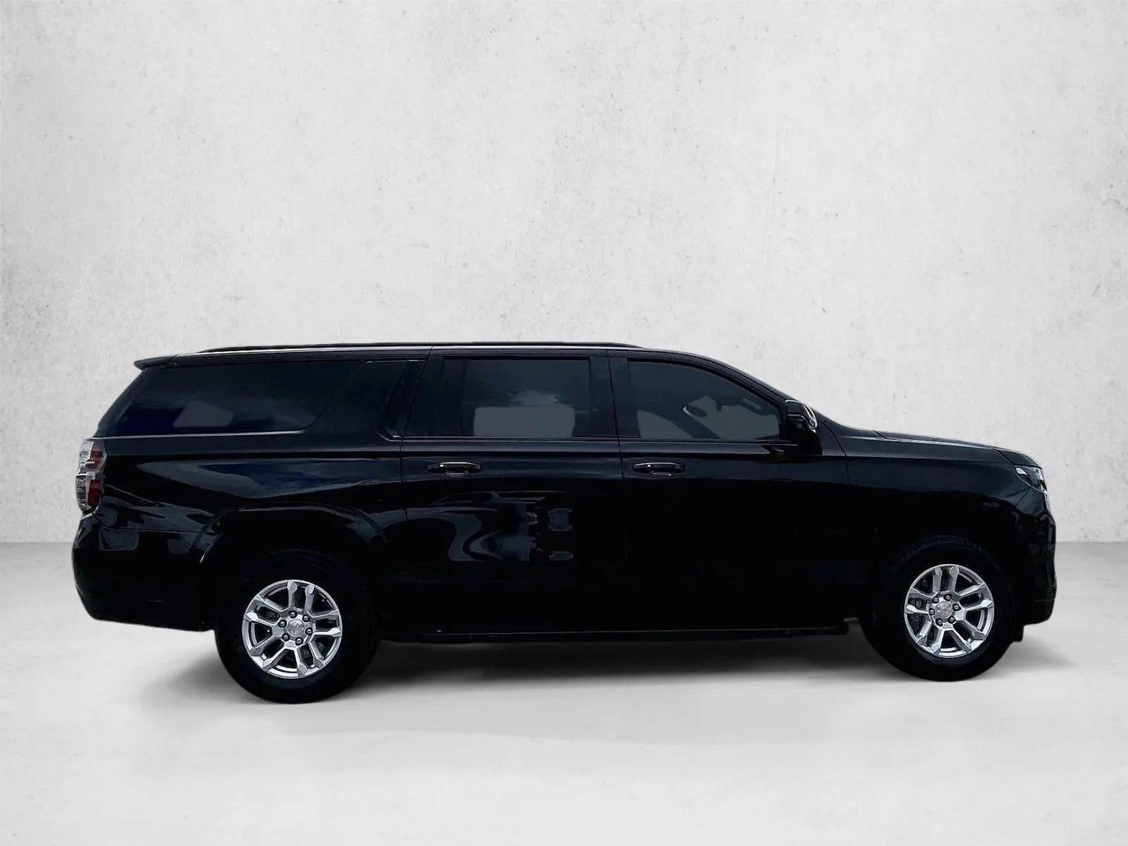 2024 Chevrolet Suburban RST photo 4
