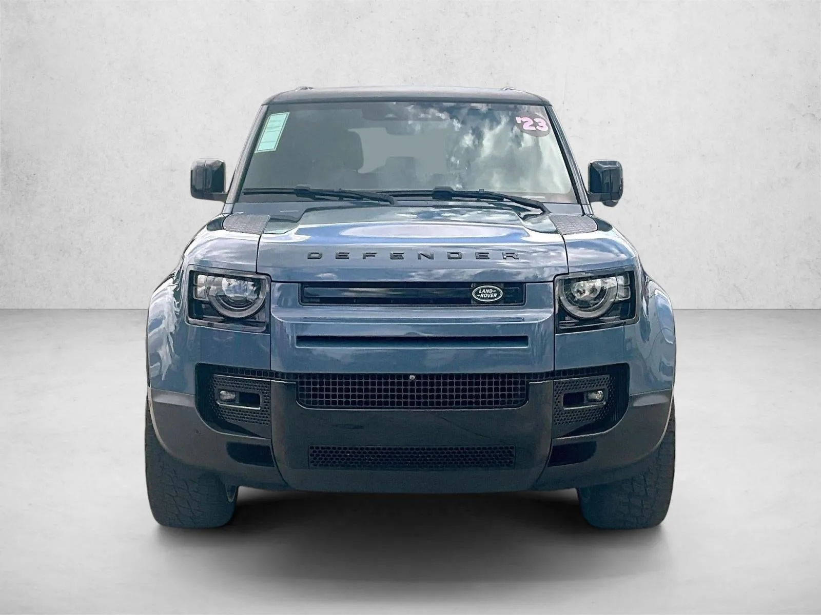 2023 Land Rover Defender 90 S photo 3