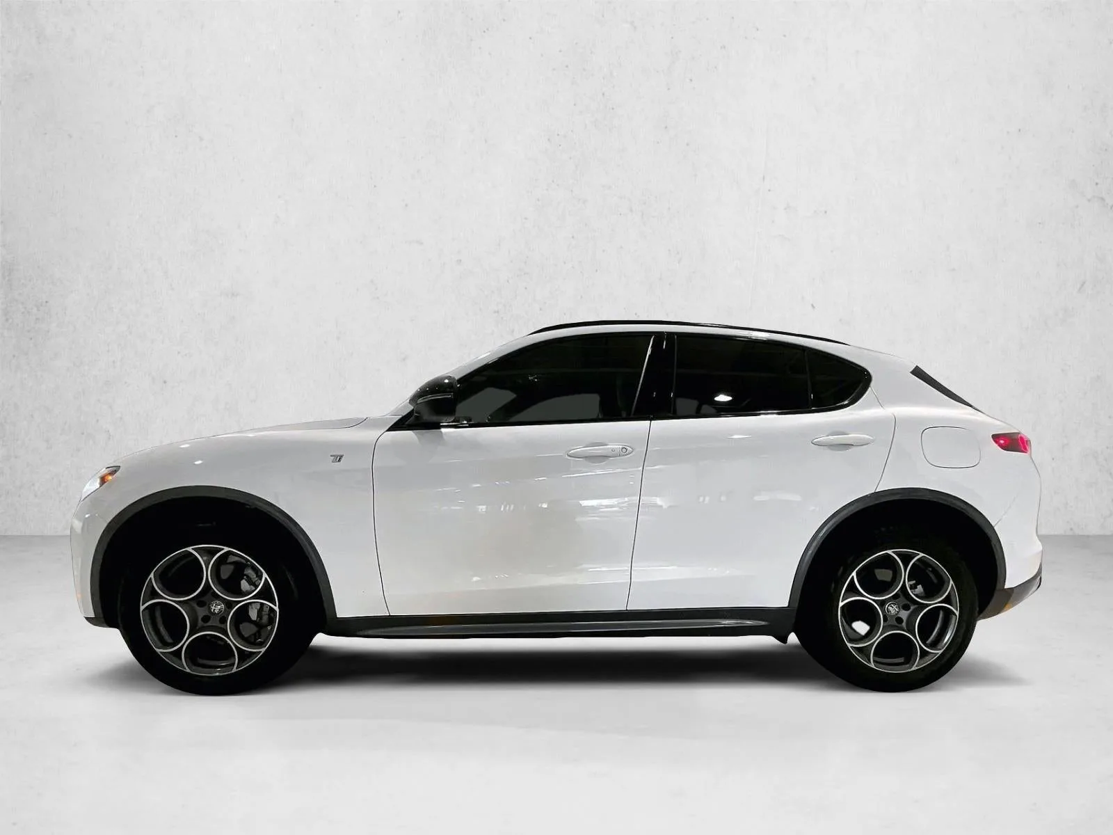 2024 Alfa Romeo Stelvio Ti AWD photo 6