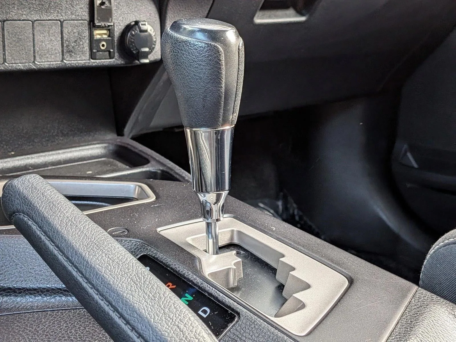 2018 Toyota RAV4 XLE AWD (Natl) photo 12