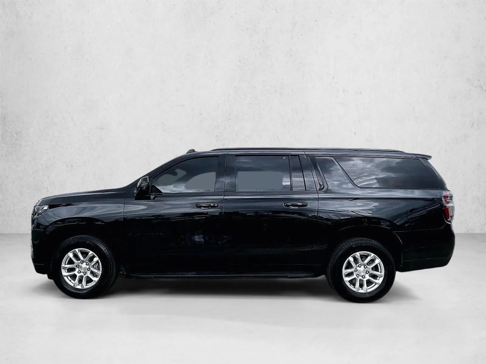 2024 Chevrolet Suburban RST photo 5