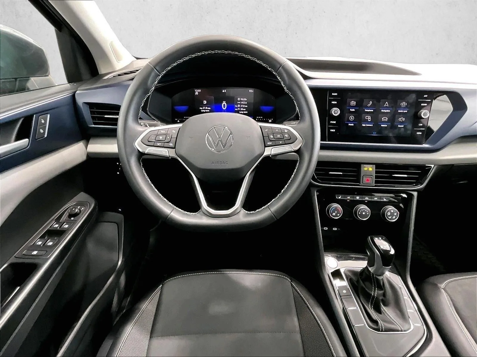 2023 Volkswagen Taos SE photo 7