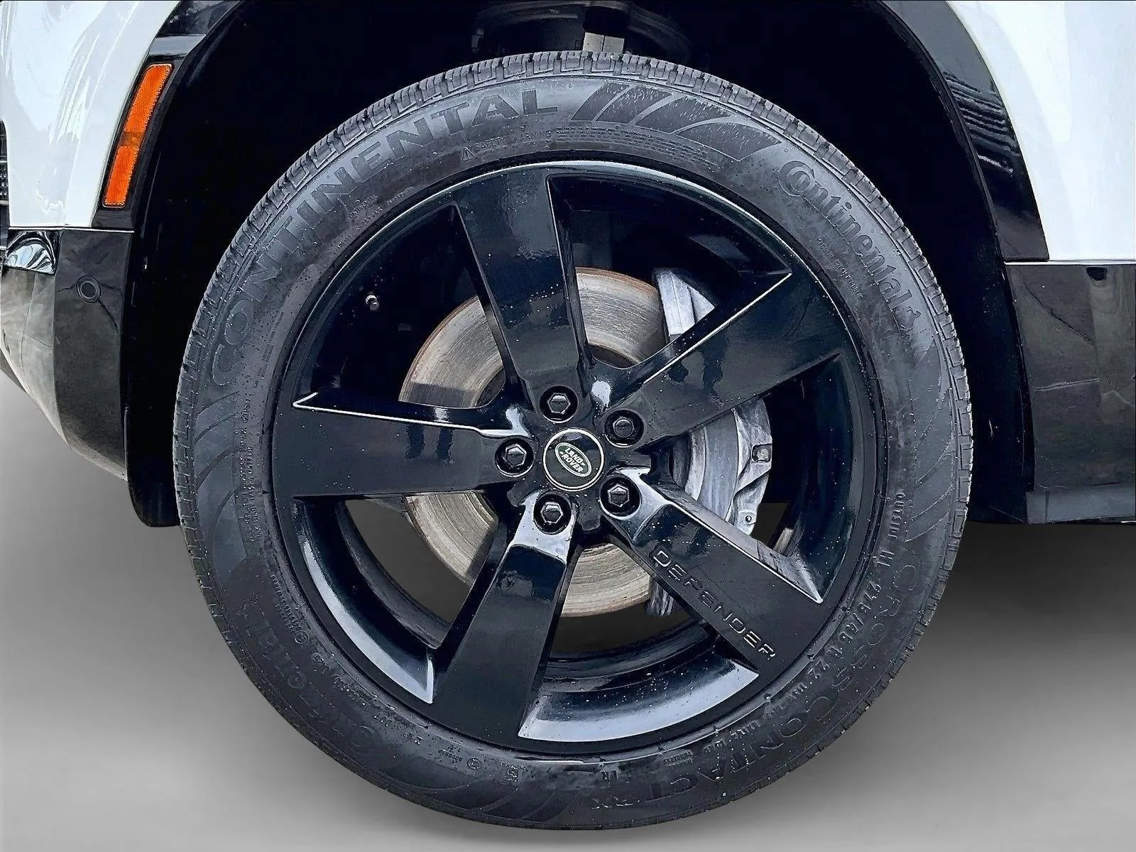 2024 Land Rover Defender 130 P400 X-Dynamic SE photo 10