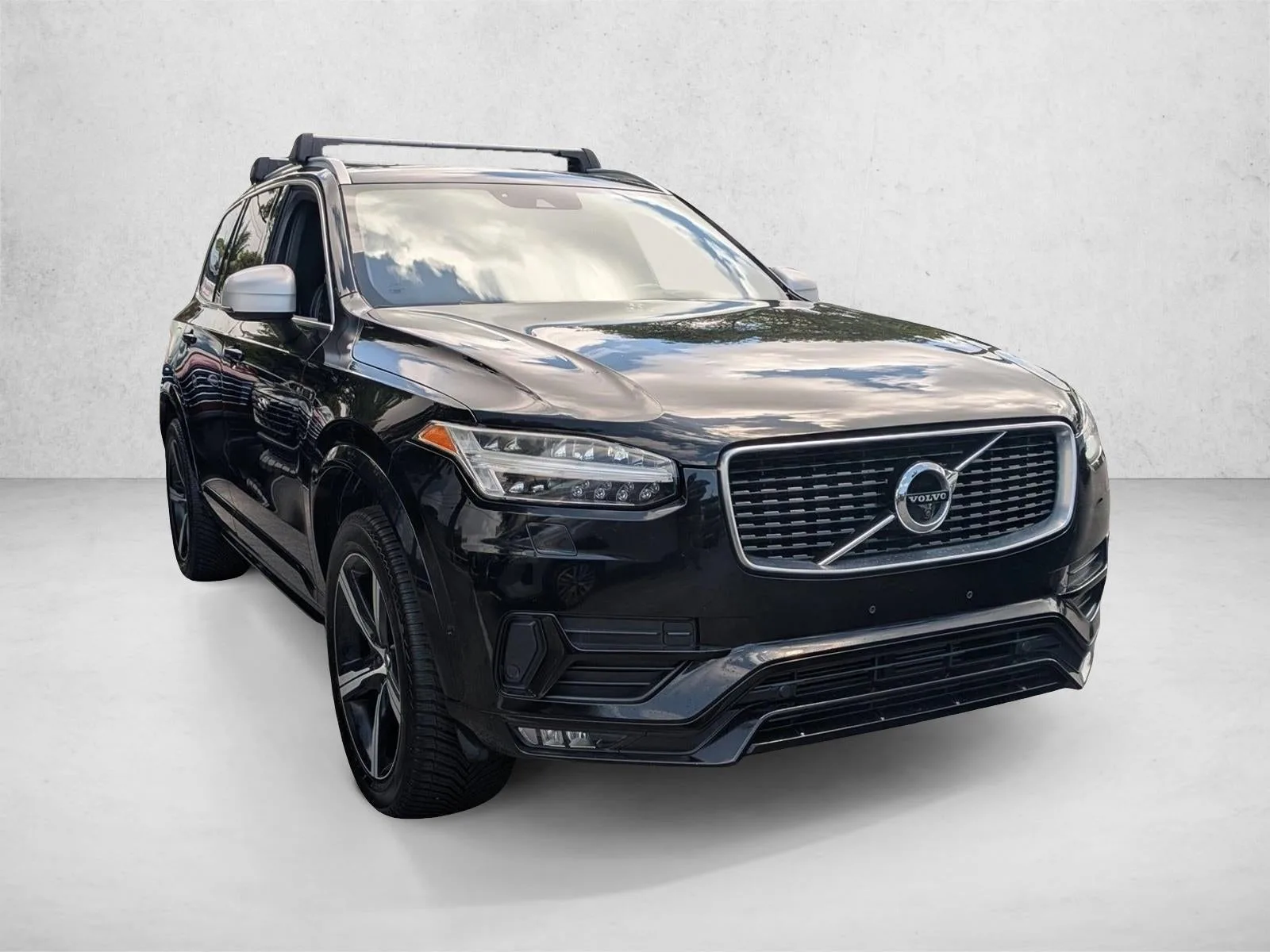 2019 Volvo XC90 T6 AWD R-Design photo 3
