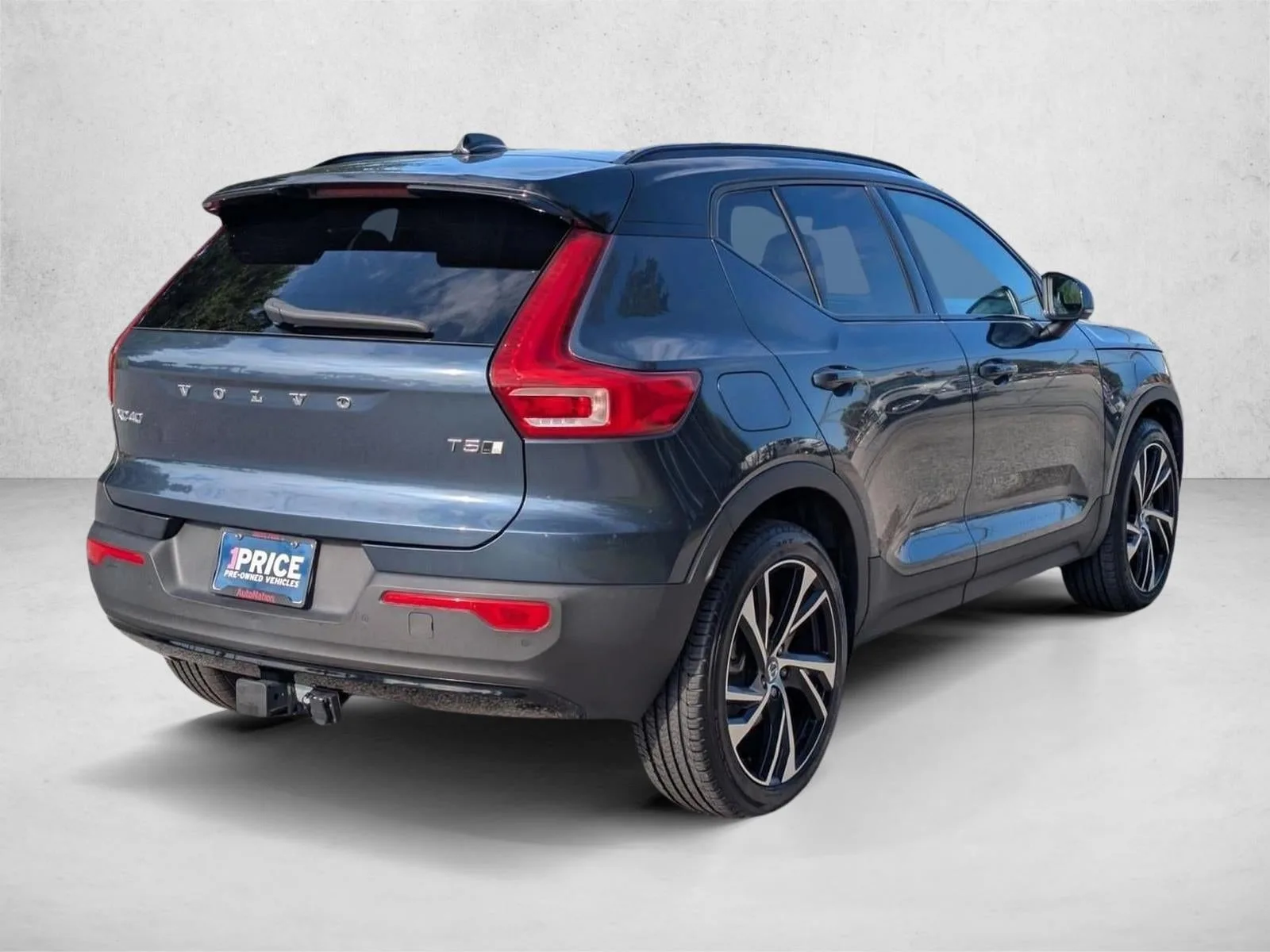 2022 Volvo XC40 T5 AWD R-Design photo 5