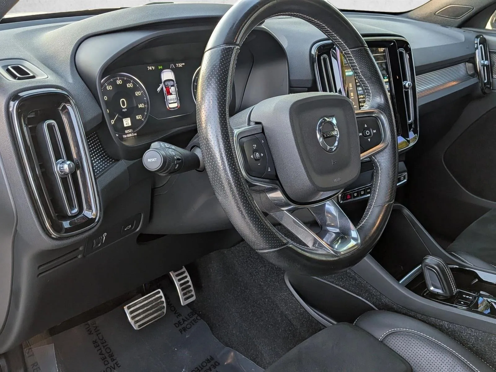 2021 Volvo XC40 T5 AWD R-Design photo 10