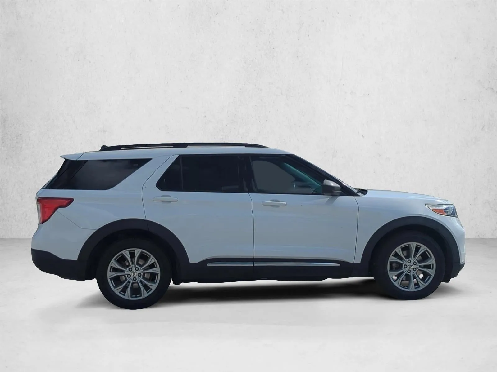 2021 Ford Explorer XLT RWD photo 4
