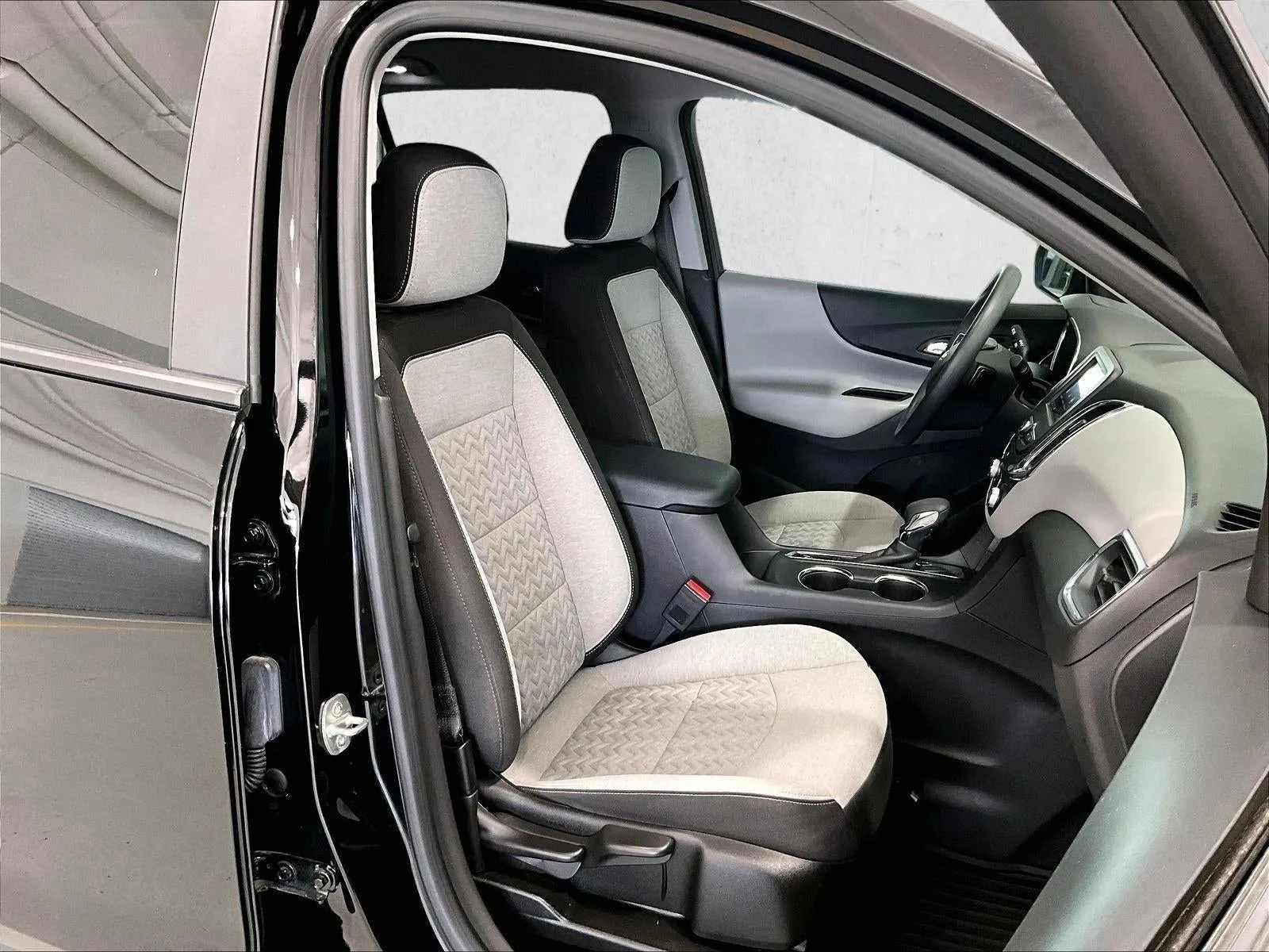 2023 Chevrolet Equinox LS photo 9