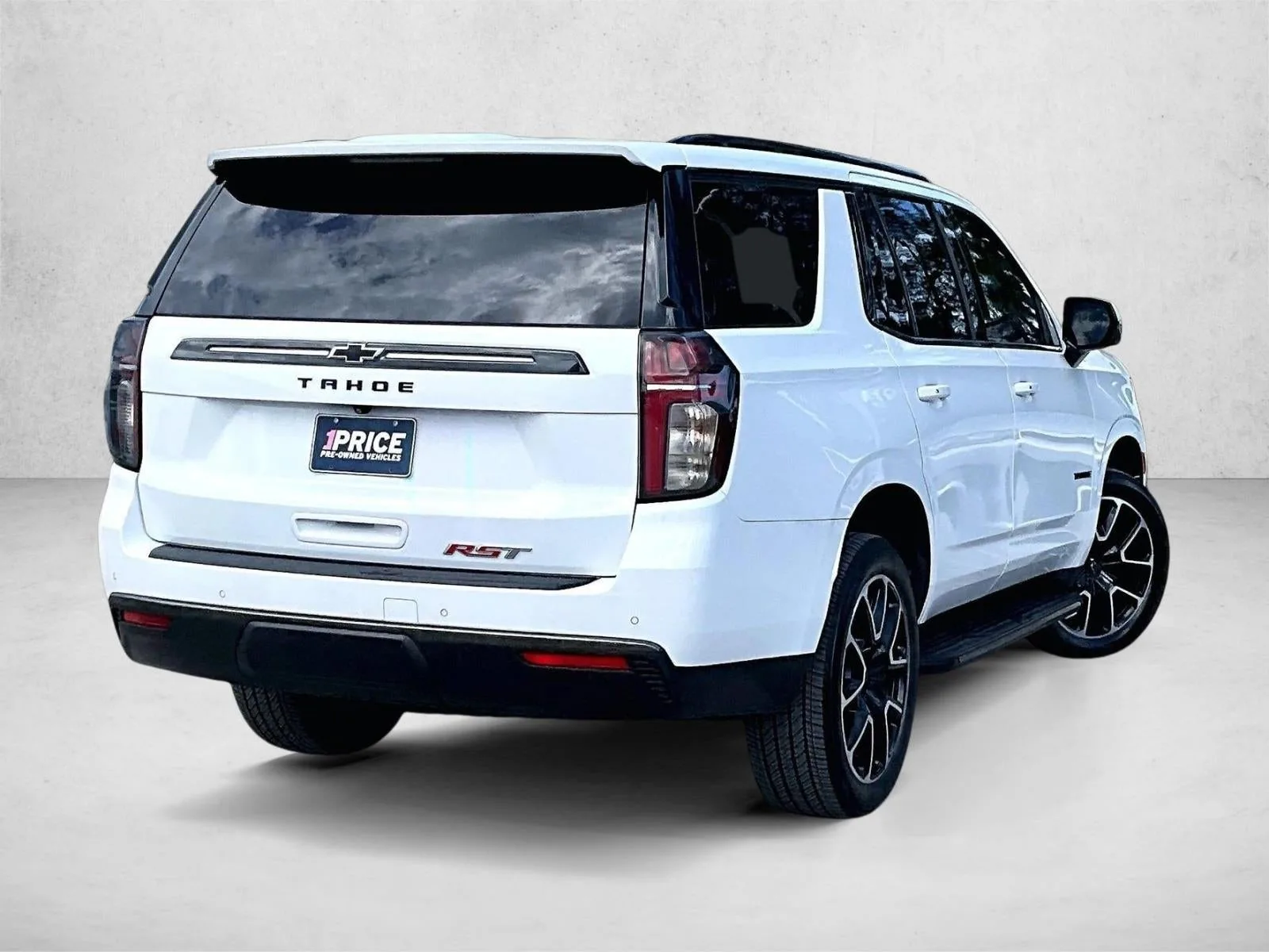2022 Chevrolet Tahoe RST photo 2