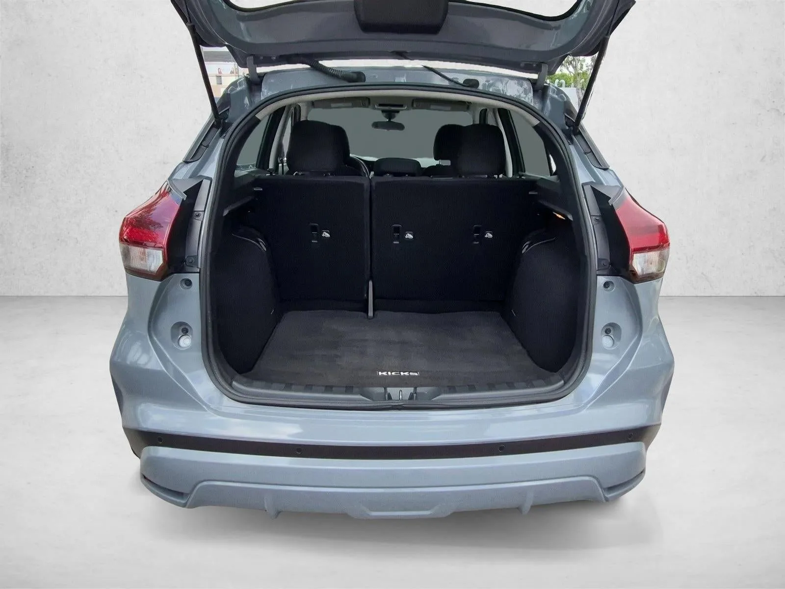 2021 Nissan Kicks SV FWD photo 6