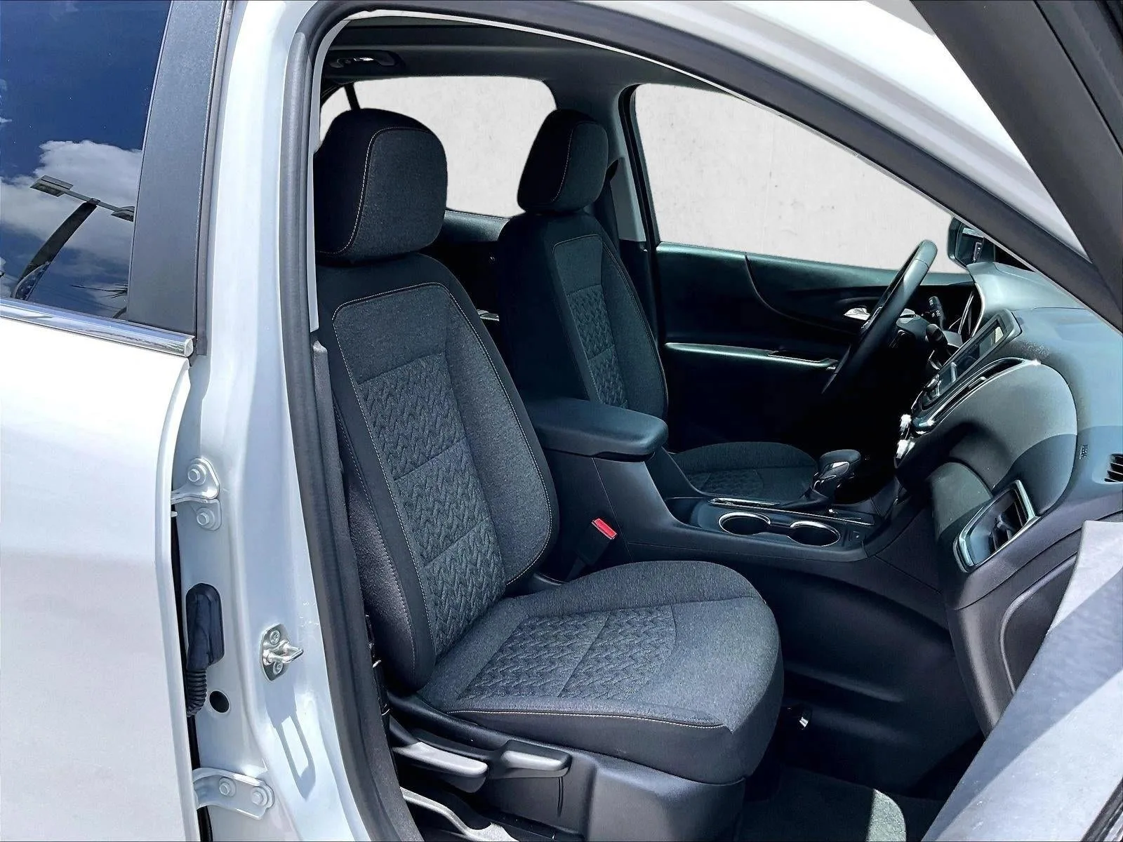 2023 Chevrolet Equinox LT photo 9