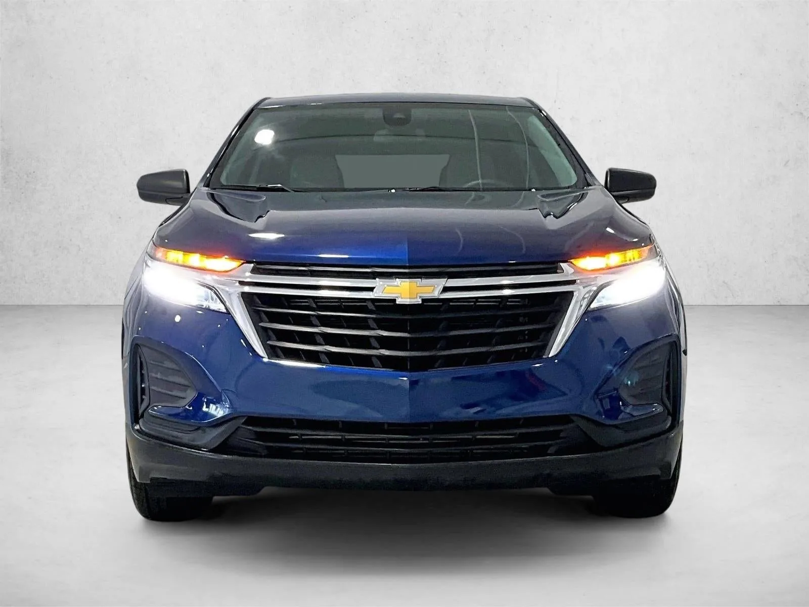 2023 Chevrolet Equinox LS photo 3