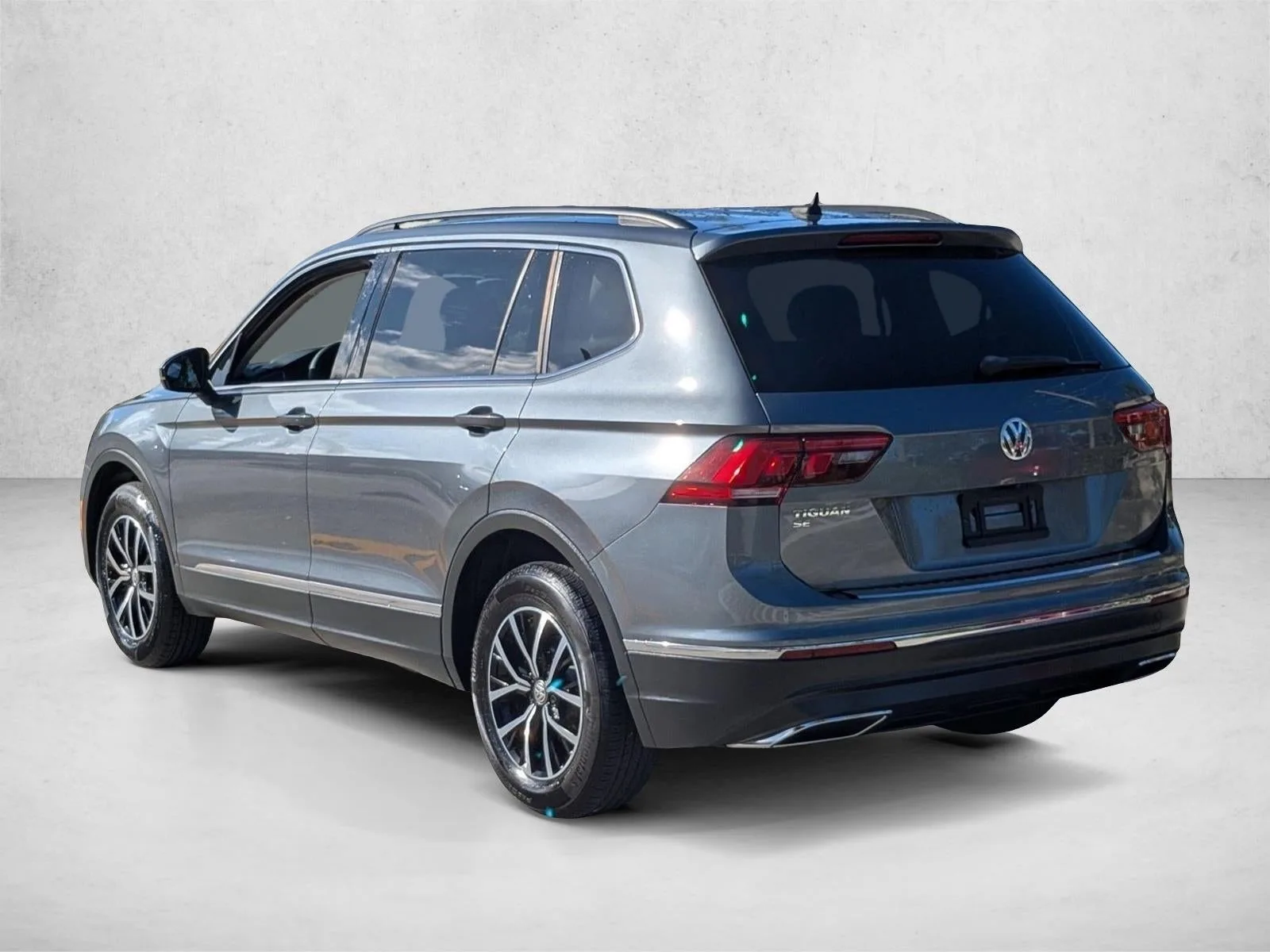 2021 Volkswagen Tiguan 2.0T SE FWD photo 8