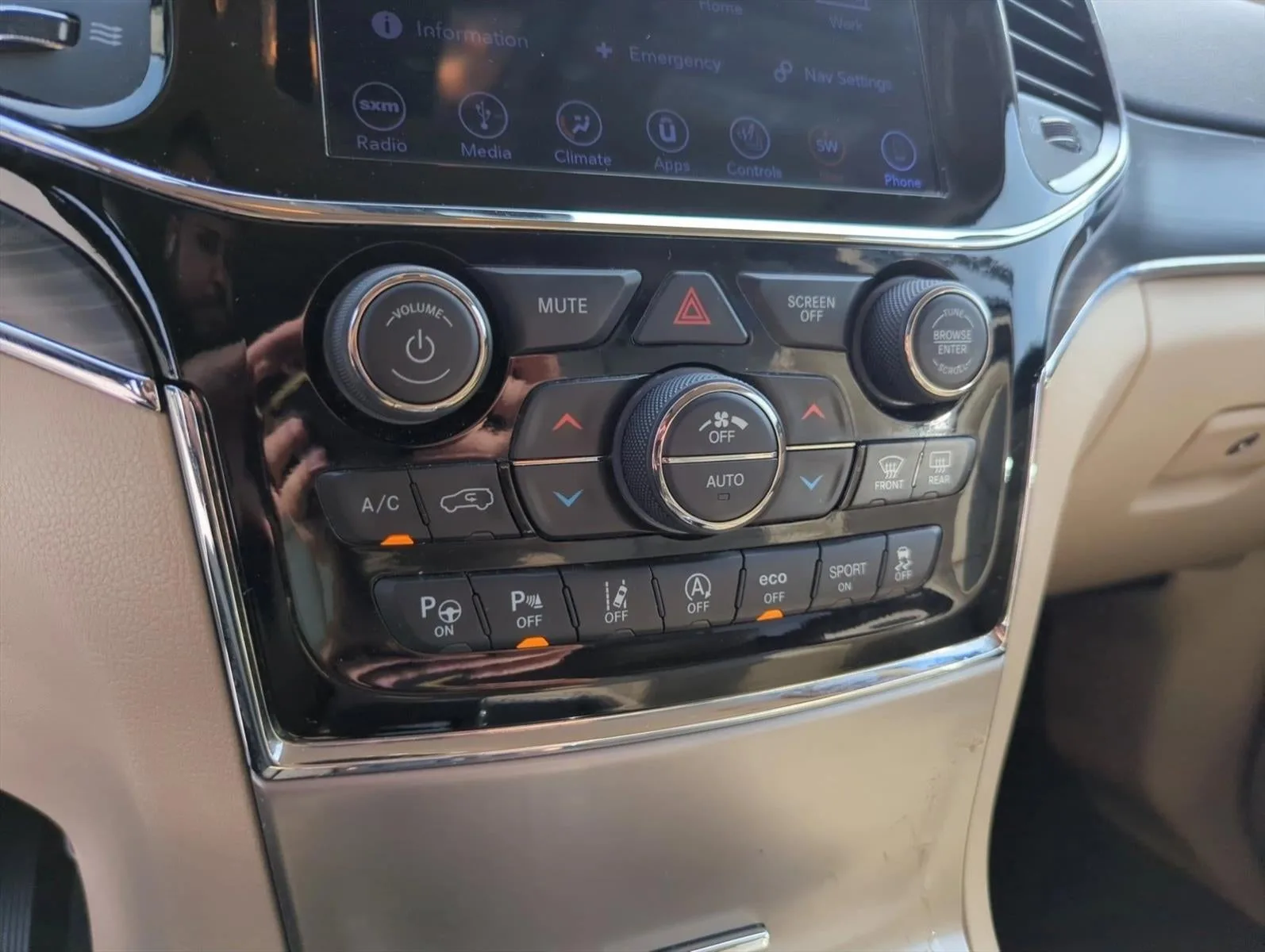 2019 Jeep Grand Cherokee Limited 4x2 photo 11