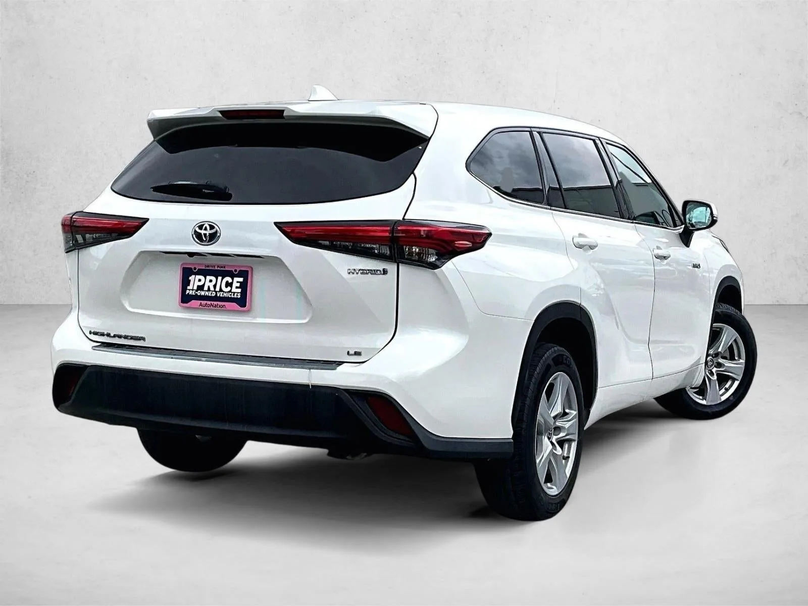 2021 Toyota Highlander Hybrid LE photo 2