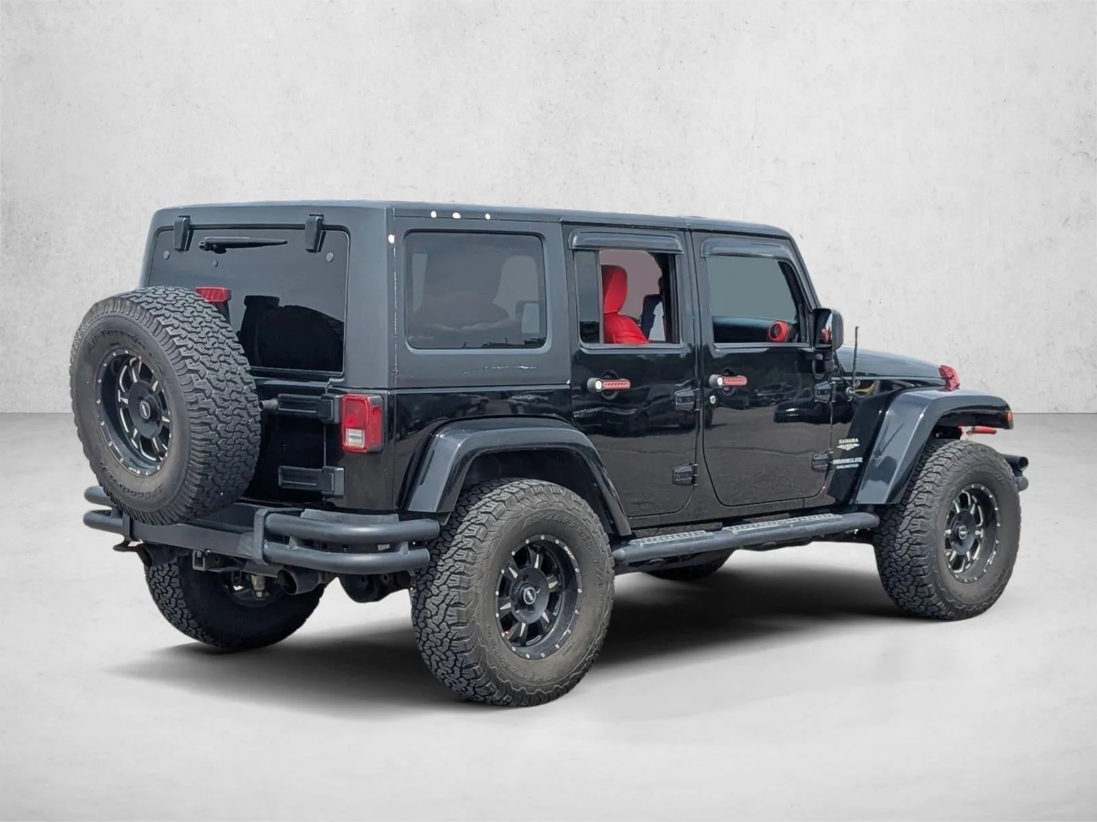 2013 Jeep Wrangler Unlimited Sahara photo 5