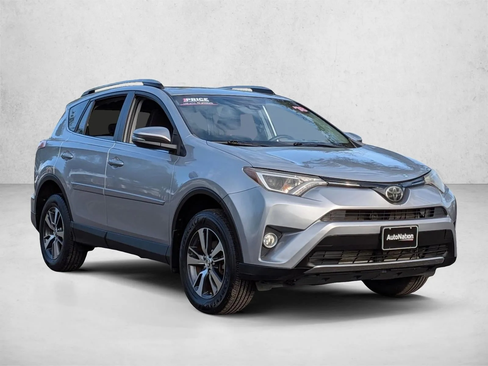 2018 Toyota RAV4 XLE AWD (Natl) photo 3