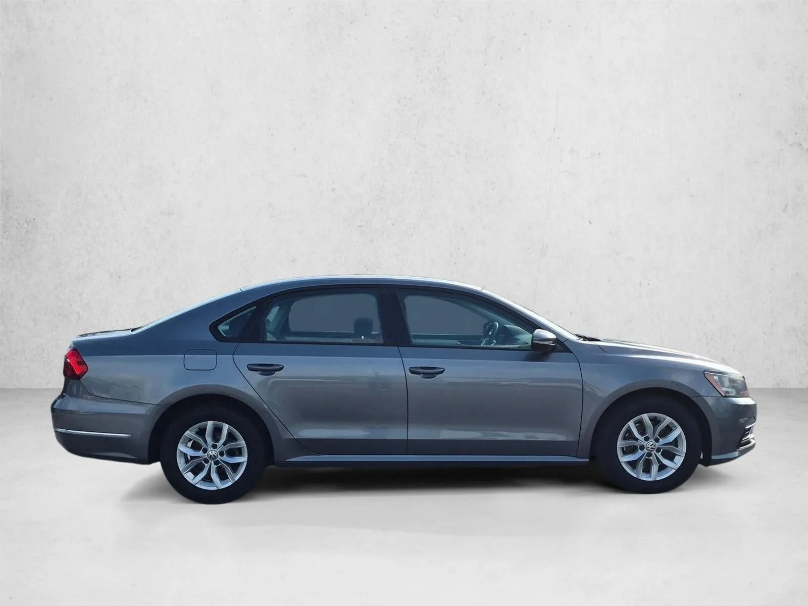 2018 Volkswagen Passat 2.0T S Auto photo 4