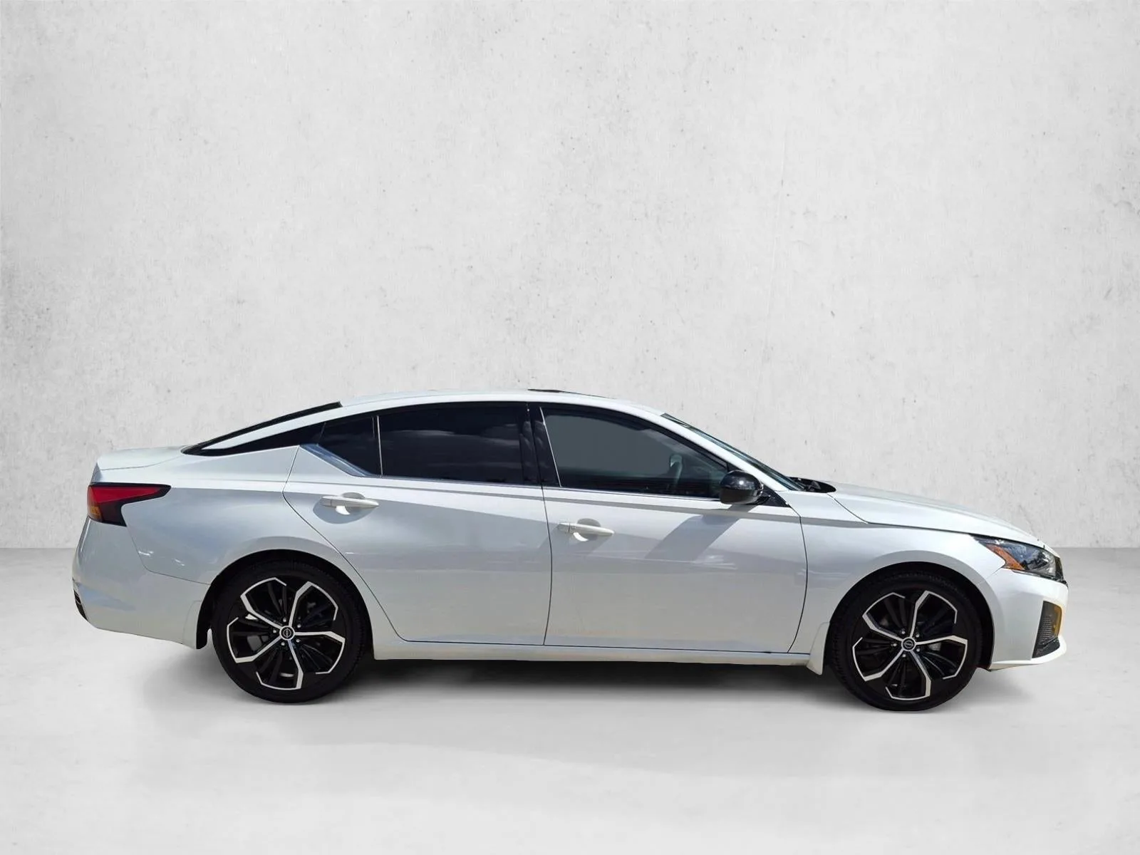 2024 Nissan Altima 2.5 SR Sedan photo 4
