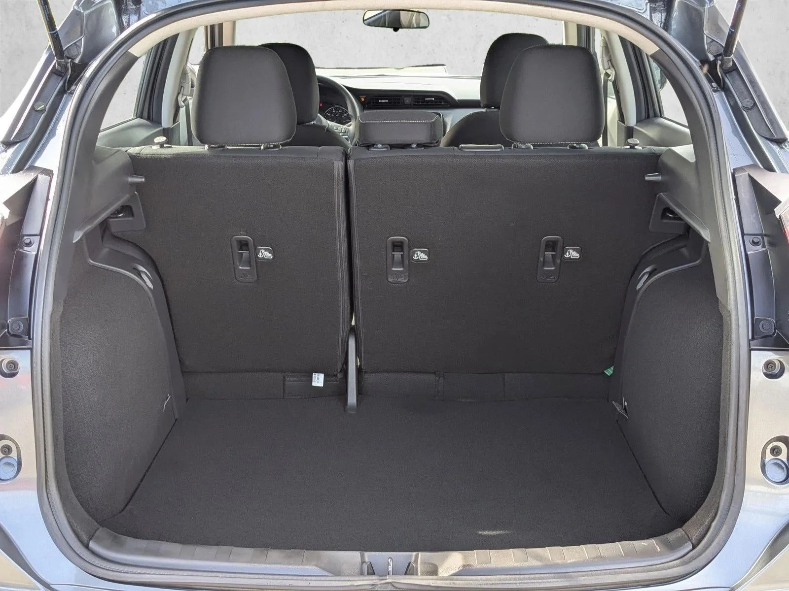 2022 Nissan Kicks SV FWD photo 6