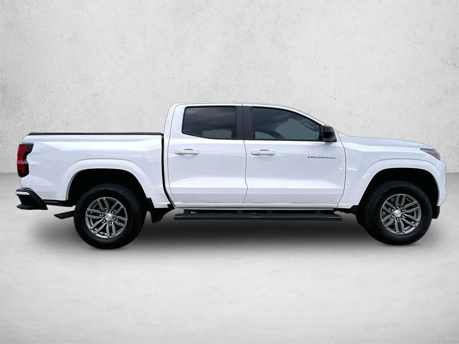 2024 Chevrolet Colorado LT photo 5