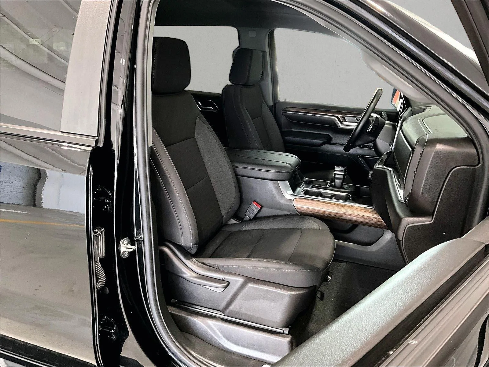 2024 Chevrolet Silverado 1500 RST photo 9