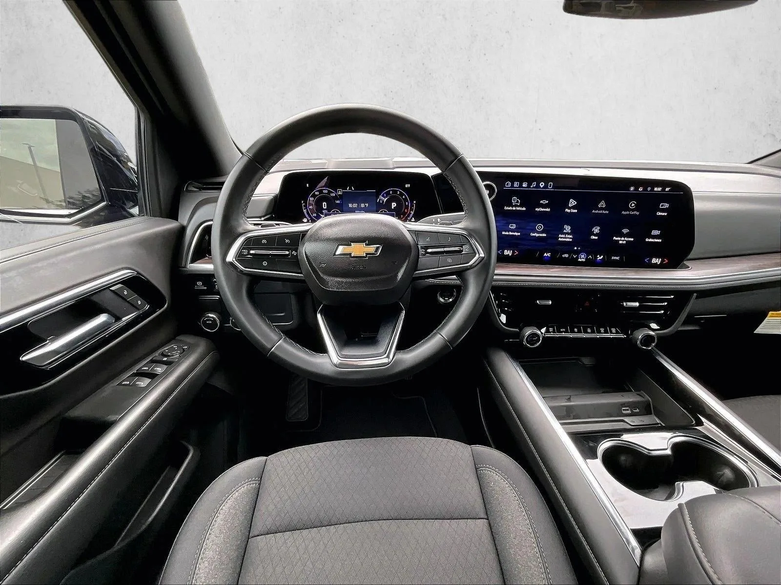 2026 Chevrolet Suburban LS photo 7